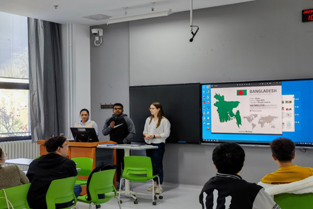 留学生作客beat365正版唯一官网研究生课堂共同探讨中国式现代化1.jpg