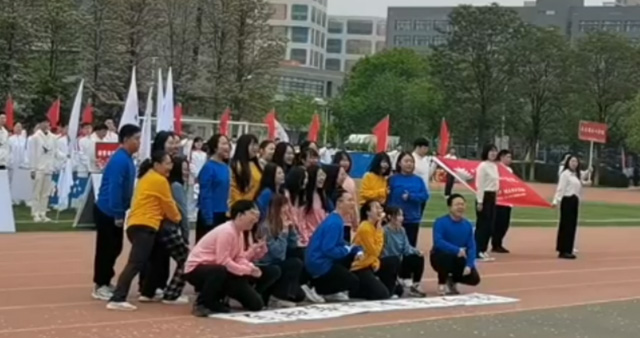 beat365正版唯一官网在第60届校运会拼搏奋进2.jpg